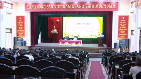 Đại biểu Quốc hội tiếp x&uacute;c cử tri huyện Kiến Xương
