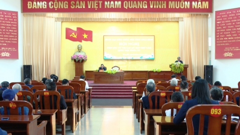 Ph&oacute; Chủ tịch Quốc hội Nguyễn Khắc Định tiếp x&uacute;c với cử tri huyện Quỳnh Phụ v&agrave; huyện Hưng H&agrave;
