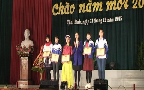 Văn nghệ ch&agrave;o đ&oacute;n năm mới 2016