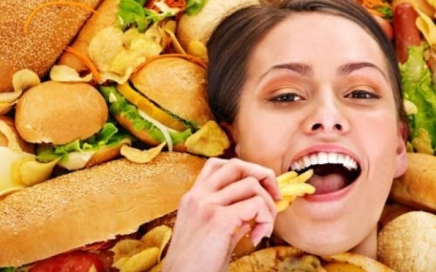 T&aacute;c hại của ăn qu&aacute; no