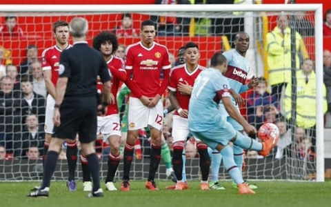 Martial ghi b&agrave;n, M.U h&uacute;t chết trước West Ham