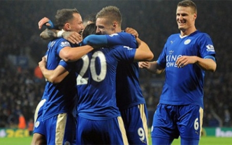 Okazaki lập si&ecirc;u phẩm, Leicester tiến gần chức v&ocirc; địch Anh