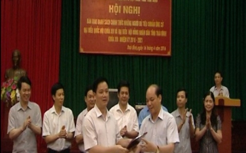 Th&aacute;i B&igrave;nh b&agrave;n giao danh s&aacute;ch ch&iacute;nh thức người ứng cử Đại biểu Quốc hội v&agrave; HĐND tỉnh