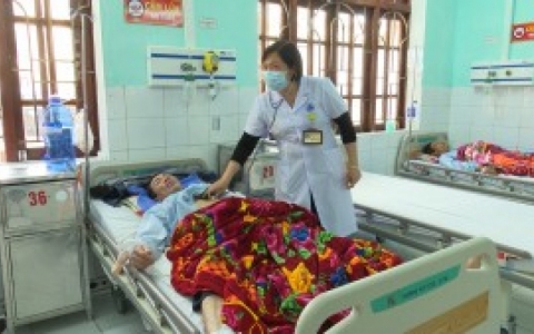 Số người tử vong v&igrave; ngộ độc rượu tăng 