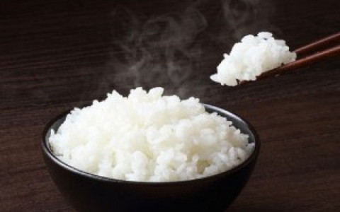 Mối nguy hiểm khi ăn nhiều cơm trắng h&agrave;ng ng&agrave;y