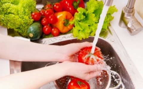 Nguy&ecirc;n tắc rửa rau củ bạn kh&ocirc;ng n&ecirc;n bỏ qua