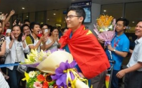 Học sinh Th&aacute;i B&igrave;nh lập c&uacute; đ&uacute;p đạt huy chương v&agrave;ng Olympic To&aacute;n quốc tế