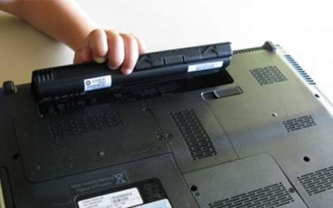 Sạc pin laptop thế n&agrave;o th&igrave; tốt