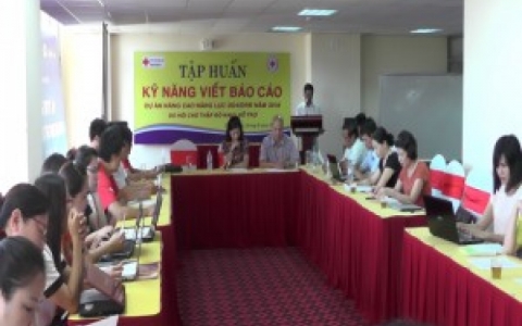 Tập huấn kỹ năng viết b&aacute;o c&aacute;o cho c&aacute;n bộ Hội Chữ thập đỏ 