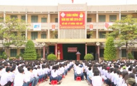 Tuy&ecirc;n truyền ph&aacute;p luật cho học sinh THPT