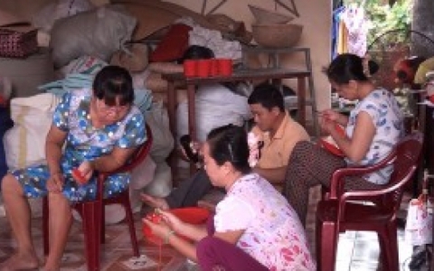 Phụ nữ kh&ocirc;ng sinh con thứ 3 gi&uacute;p nhau ph&aacute;t triển kinh tế 