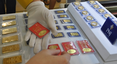 Gi&aacute; v&agrave;ng SJC sụt giảm cuối tuần