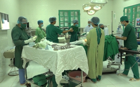 Bệnh viện Đa khoa Tiền Hải mổ thay khớp h&aacute;ng cho bệnh nh&acirc;n