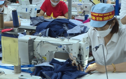 Doanh nghiệp thi đua nước r&uacute;t cuối năm