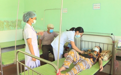 Ti&ecirc;m vắc xin - duy tr&igrave; l&aacute; chắn trước covid 19