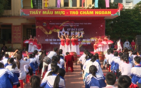 T&igrave;m kiếm t&agrave;i năng văn nghệ v&agrave; ph&aacute;t động phong tr&agrave;o học tiếng Anh 