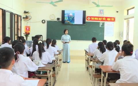 Năm đầu ti&ecirc;n lớp 12 học s&aacute;ch giao khoa mới