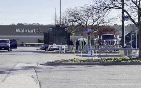 Mỹ th&ocirc;ng tin về vụ xả s&uacute;ng tại si&ecirc;u thị Walmart