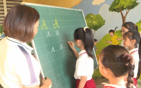Tận tụy với nghề " gieo chữ"