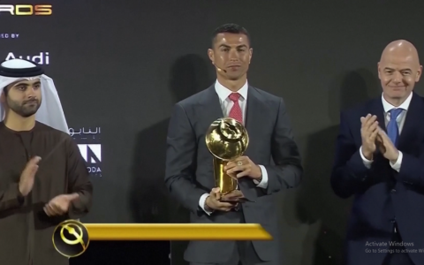 Ronaldo l&agrave; &ldquo;Cầu thủ xuất sắc nhất thế kỷ&rdquo;