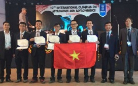 Học sinh Việt Nam gi&agrave;nh huy chương bạc Olympic quốc tế về thi&ecirc;n văn