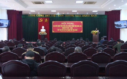 Đại biểu HĐND tỉnh kh&oacute;a XVII tiếp x&uacute;c cử tri th&agrave;nh phố 