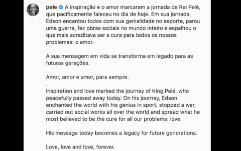 Vua b&oacute;ng đ&aacute; Pel&eacute; qua đời