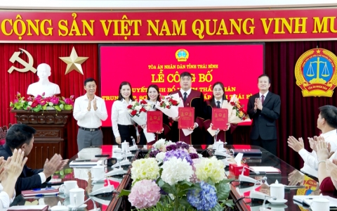 T&ograve;a &aacute;n nh&acirc;n d&acirc;n tỉnh c&ocirc;ng bố Quyết định bổ nhiệm Thẩm ph&aacute;n 