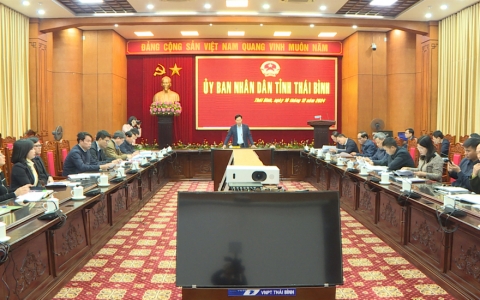 UBND tỉnh: Nghe dự thảo đề &aacute;n hợp nhất Sở N&ocirc;ng nghiệp v&agrave; Ph&aacute;t triển n&ocirc;ng th&ocirc;n, Sở T&agrave;i nguy&ecirc;n v&agrave; M&ocirc;i trường