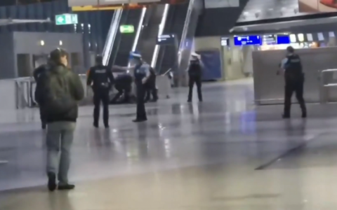 Đức sơ t&aacute;n s&acirc;n bay Frankfurt