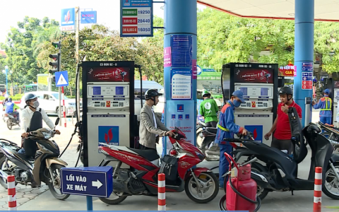 Gi&aacute; xăng c&oacute; thể tăng 390 đồng/l&iacute;t