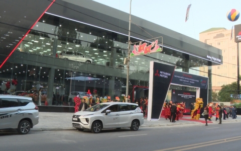 Khai trương Mitsubishi motors Hưng Thịnh Ph&aacute;t