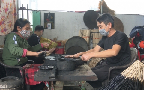 L&agrave;ng nghề hương Duy&ecirc;n Hải v&agrave;o vụ Tết