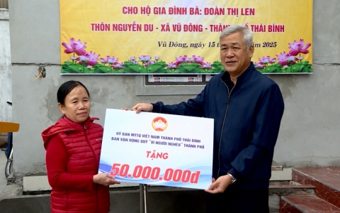 Kh&aacute;nh th&agrave;nh nh&agrave; đại đo&agrave;n kết cho hộ cận ngh&egrave;o x&atilde; Vũ Đ&ocirc;ng