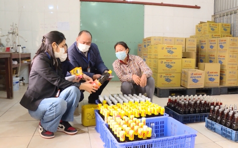 Kiểm tra việc chấp h&agrave;nh ph&aacute;p luật về bảo đảm an to&agrave;n vệ sinh thực phẩm dịp Tết Nguy&ecirc;n đ&aacute;n