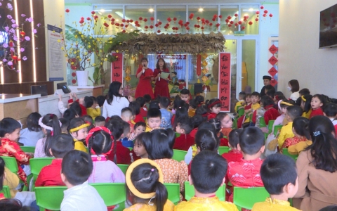 Xu&acirc;n y&ecirc;u thương, Tết sum vầy tại mầm non Anh-xtanh