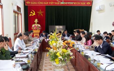 Ban Thường vụ Th&agrave;nh ủy l&agrave;m việc với Ban chấp h&agrave;nh Đảng bộ x&atilde; Ph&uacute; Xu&acirc;n