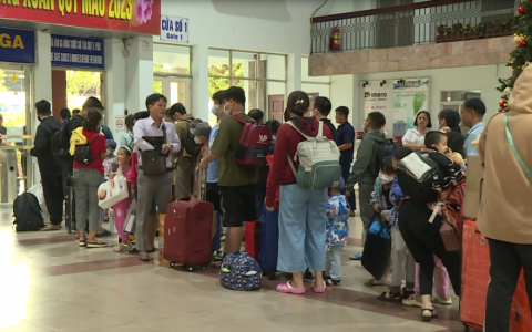 Giảm đến 30% gi&aacute; v&eacute; đường sắt 