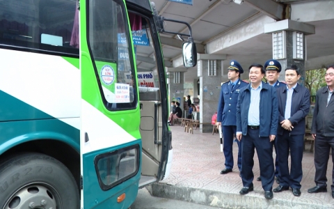 Kiểm tra c&ocirc;ng t&aacute;c kh&aacute;ch vận Tết nguy&ecirc;n đ&aacute;n