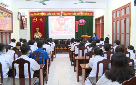 N&acirc;ng cao tr&aacute;ch nhiệm của cử tri trẻ trong lần đầu bỏ phiếu
