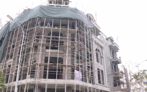 Gi&aacute; th&eacute;p tăng cao ảnh hưởng tới c&aacute;c c&ocirc;ng tr&igrave;nh x&acirc;y dựng