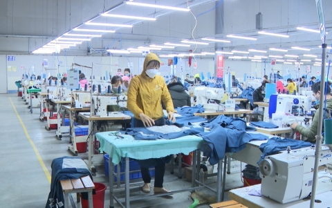 Quyết t&acirc;m kh&ocirc;ng để dừng sản xuất v&igrave; dịch Covid-19