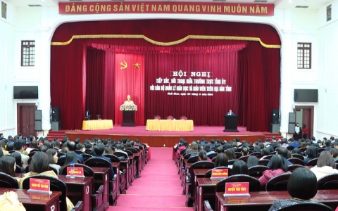Tiếp x&uacute;c đối thoại giữa thường trực tỉnh ủy với c&aacute;n bộ quản l&yacute; gi&aacute;o dục v&agrave; gi&aacute;o vi&ecirc;n tr&ecirc;n địa b&agrave;n tỉnh