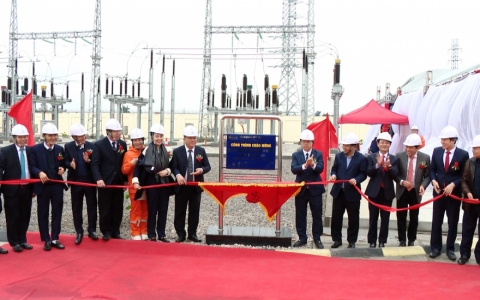 Lễ gắn biển c&ocirc;ng tr&igrave;nh đường d&acirc;y v&agrave; Trạm biến &aacute;p 110kV s&ocirc;ng Tr&agrave;, tỉnh Th&aacute;i B&igrave;nh