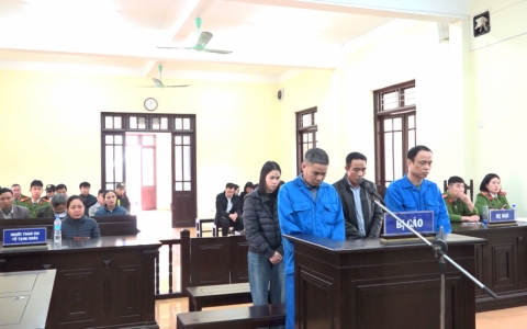 TAND huyện Đ&ocirc;ng Hưng x&eacute;t xử sơ thẩm 4 bị c&aacute;o về tội lạm dụng chức vụ, quyền hạn trong khi thi h&agrave;nh c&ocirc;ng vụ