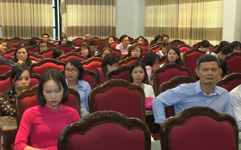 Bế giảng lớp bồi dưỡng l&yacute; luận ch&iacute;nh trị d&agrave;nh cho đảng vi&ecirc;n mới
