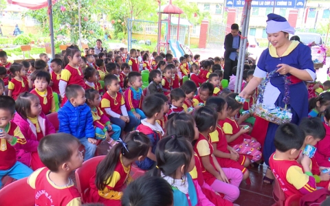 Chăm s&oacute;c dinh dưỡng cho trẻ mầm non, tiểu học