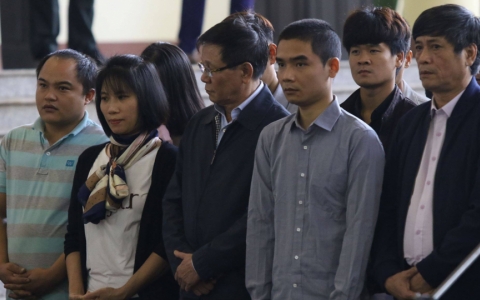 &Ocirc;ng Phan Văn Vĩnh bối rối trước t&ograve;a