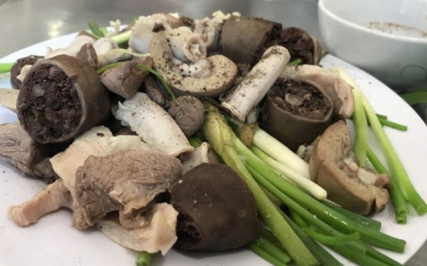 L&ograve;ng trần ch&aacute;o vẫn đ&ocirc;ng kh&aacute;ch, gi&aacute; thịt kh&ocirc;ng giảm trước &ldquo;cơn b&atilde;o&rdquo; dịch tả lợn Ch&acirc;u Phi