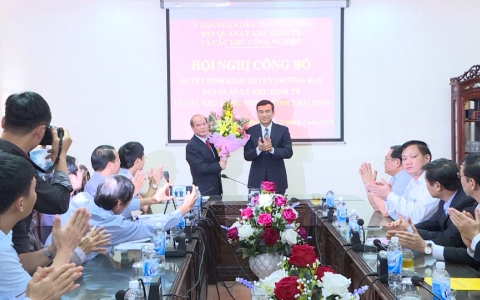 C&ocirc;ng bố Quyết định giao Quyền Trưởng ban quản l&yacute; Khu kinh tế v&agrave; c&aacute;c Khu c&ocirc;ng nghiệp tỉnh